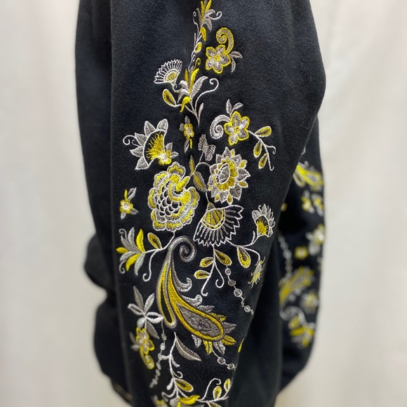 New York & Company Gabrielle Union Sweatshirt - Picture 7 of 8